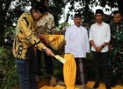 Tetapkan Pembangunan Jembatan Baru di Tenggarong, Bupati Edi Ikuti Tradisi Tepong Tawar