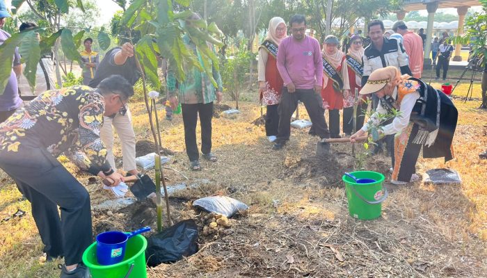 Gembira Ceria Tak Sekadar Menanam, Balikpapan Bentuk Karakter Peduli Lingkungan Sejak Dini